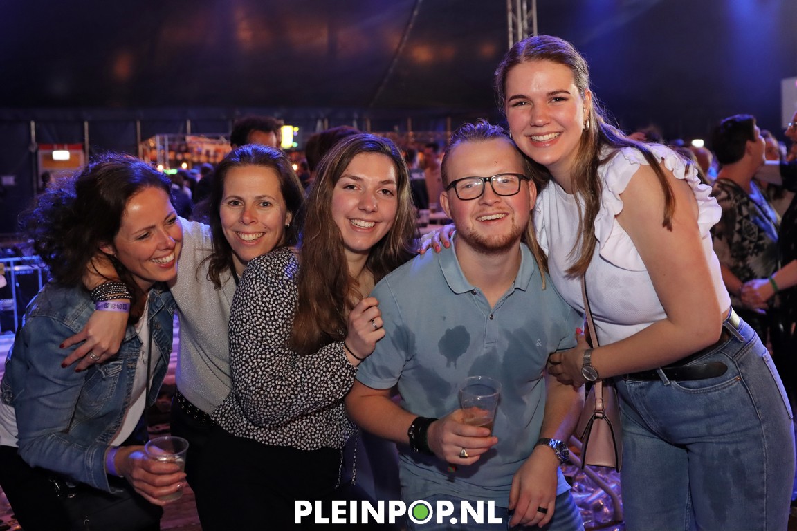 V R I J D A G     (140)